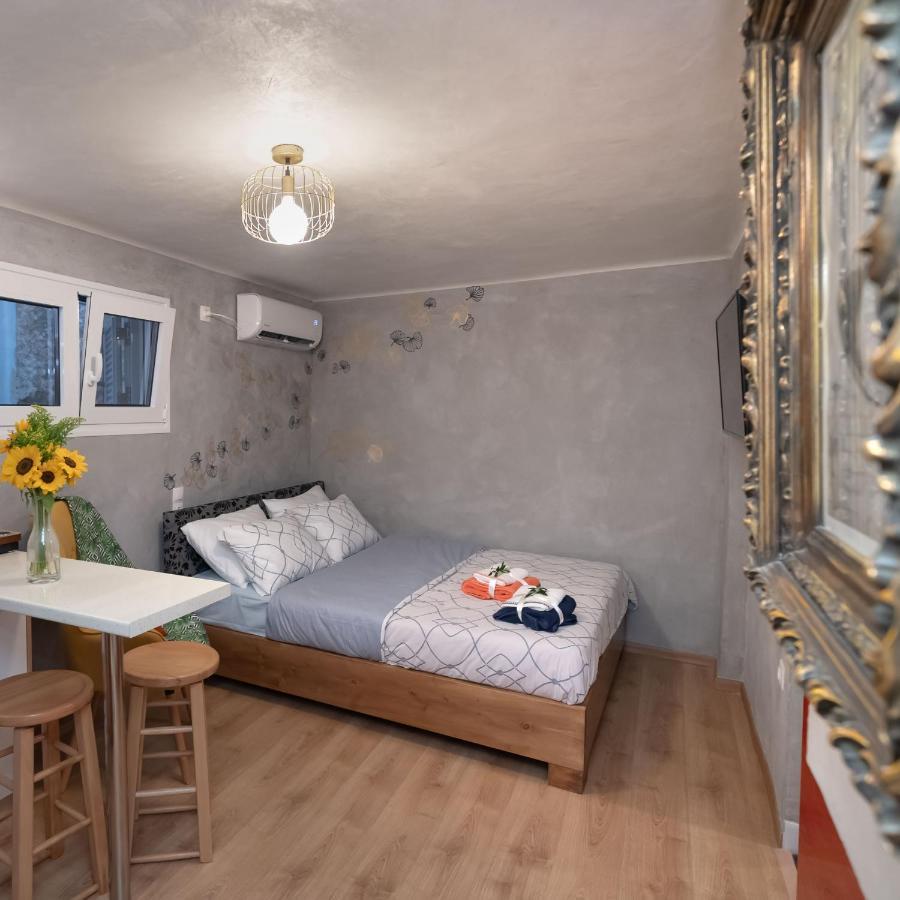 Cozy Tiny Apartment In The Heart Of Plaka Atenas Exterior foto